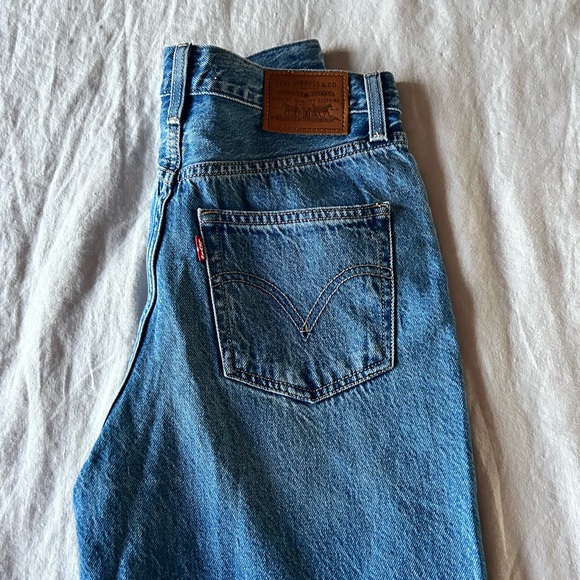 Levi’s High Loose Taper - Picture 2 of 4